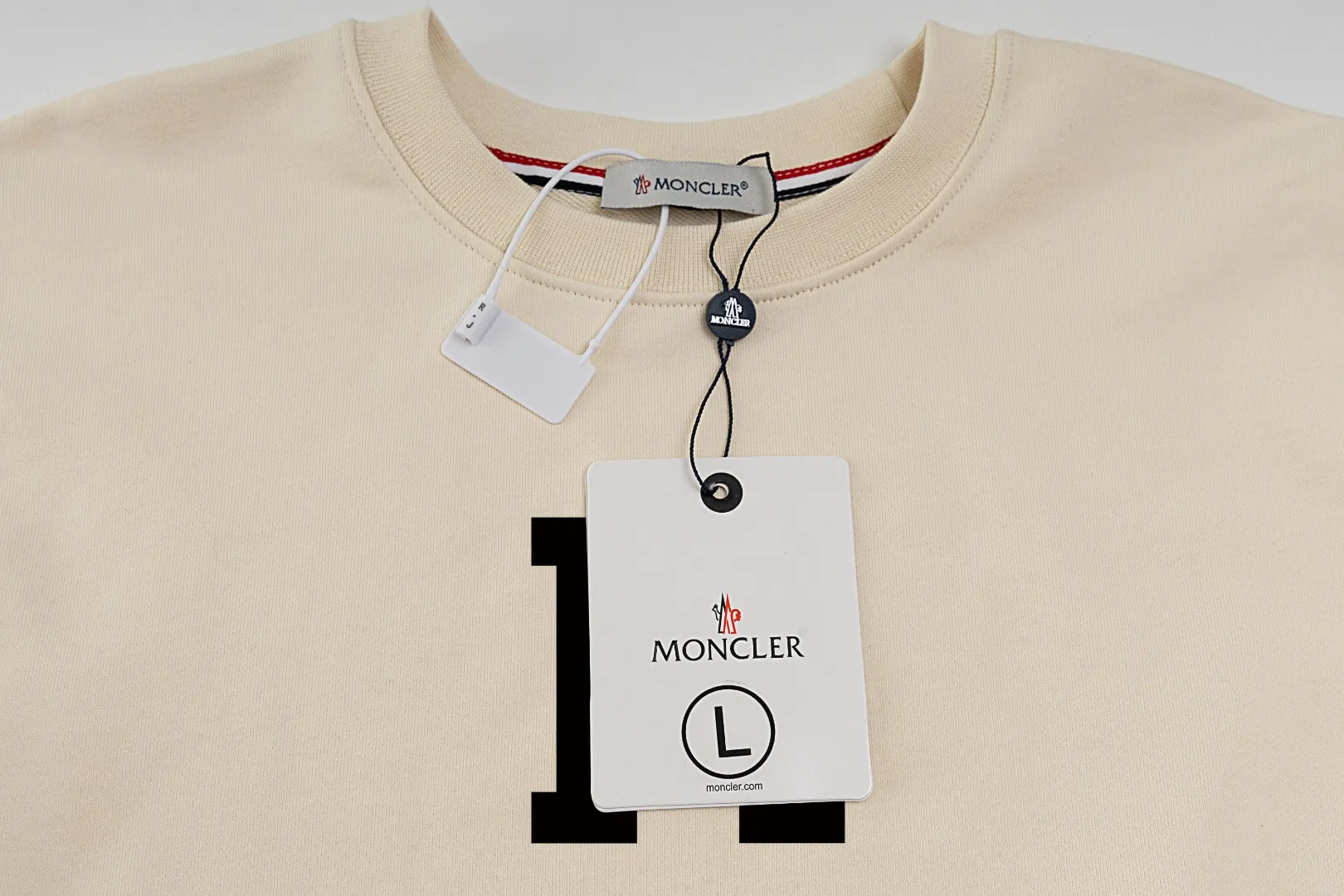 【 Quality】 【🎉 🎊】 【 MONCLER】【In Stock 】 🏅2024 New Arrival Premium 3D LOGO ， ， Premium ⚠️ ： 460 ， 21S 10S 26/2 1*1 ！ ， ， ， ， ， ！ Same Style ✔ Same Style： ❗ ✔【 Same Style， In Stock！】 ➡Size：S M L XL XXL ➡ ：Black White ⚠️Size Size